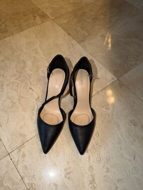 Women’s jet black cute stylish pointy heels pumps sandals Nine West size 8M